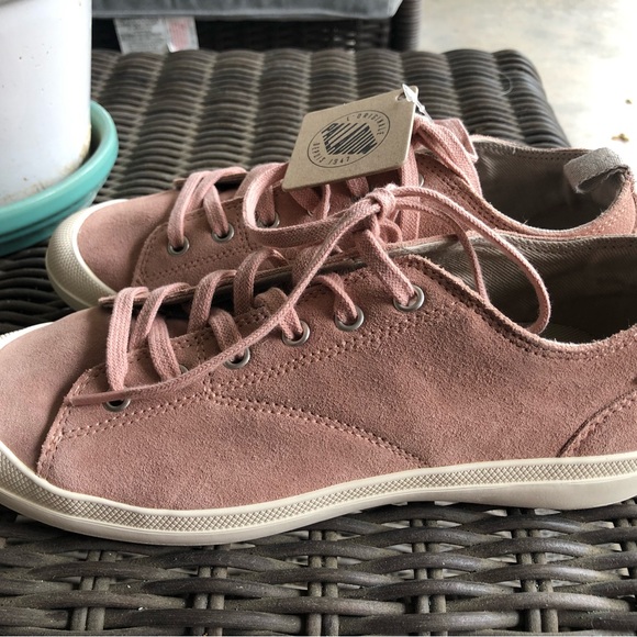 NWOT Palladium women’s rose blush pink sneakers. Size 8 - Picture 3 of 8